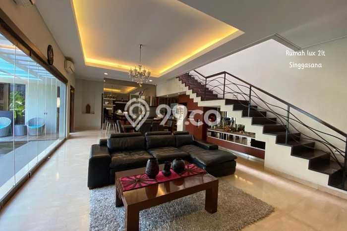 Dijual Rumah Luas Elegan Dengan View Eksklusif di Bojongloa, Bandung Dijual Rumah Luas Elegan Dengan View Eksklusif di Bojongloa, Bandung