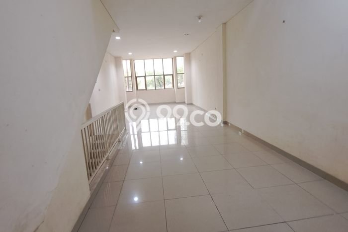 Unit Ruko disewakan di Cengkareng Jakarta Barat dengan LT 67m2 / LB 202m2 Unit Ruko disewakan di Cengkareng Jakarta Barat dengan LT 67m2 / LB 202m2