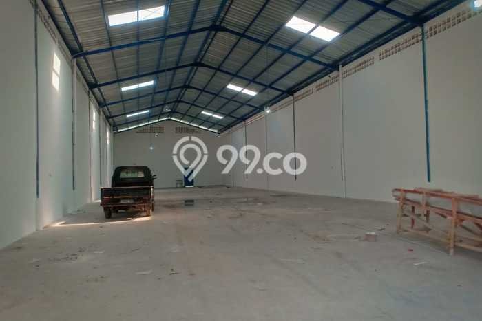 AREA KOMERSIAL! Gudang For Rent Kawasan Sepatan, Luas 2400m², Akses Utama, Siap Bisnis AREA KOMERSIAL! Gudang For Rent Kawasan Sepatan, Luas 2400m², Akses Utama, Siap Bisnis