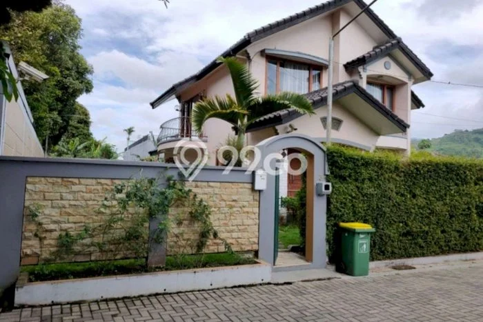 HARGA MENARIK! Vila di Lembang, Luas 1050m2m², Area Strategis dengan jalan bagus HARGA MENARIK! Vila di Lembang, Luas 1050m2m², Area Strategis dengan jalan bagus