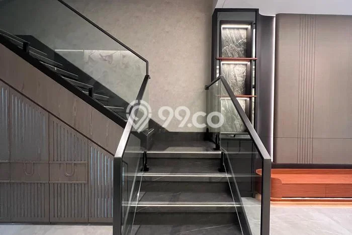 Sewa Rumah Strategis LT 192m2 / LB 300m2 di Pantai Indah Kapuk, Jakarta Utara Sewa Rumah Strategis LT 192m2 / LB 300m2 di Pantai Indah Kapuk, Jakarta Utara