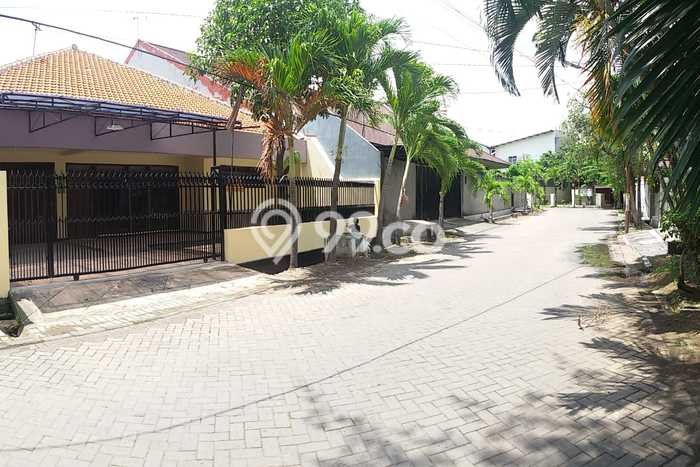 Hunian Elit LB 200m2 Siap Pakai Desain Elegan di Wonorejo, Surabaya Hunian Elit LB 200m2 Siap Pakai Desain Elegan di Wonorejo, Surabaya