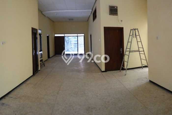 Hunian Elit LB 200m2 Siap Pakai Desain Elegan di Wonorejo, Surabaya Hunian Elit LB 200m2 Siap Pakai Desain Elegan di Wonorejo, Surabaya