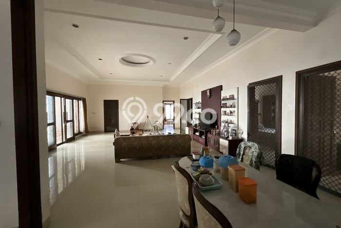 For Sale! Luxury House LT 1081m2 Desain Elegan di Caturtunggal For Sale! Luxury House LT 1081m2 Desain Elegan di Caturtunggal