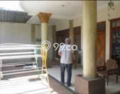 Peluang Investasi! Rumah Kost Dijual di Rungkut, Surabaya, 18 KT, 5 KM, Luas 400m2 Peluang Investasi! Rumah Kost Dijual di Rungkut, Surabaya, 18 KT, 5 KM, Luas 400m2