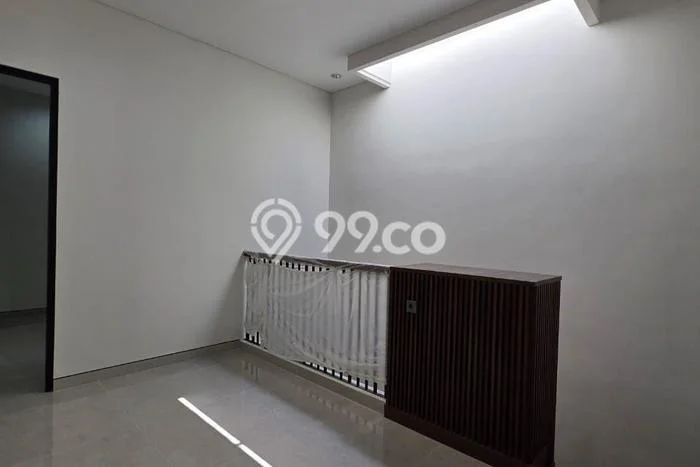Rumah Mewah LB 150m2 Siap Pakai Desain Elegan di Citraland, Surabaya Rumah Mewah LB 150m2 Siap Pakai Desain Elegan di Citraland, Surabaya