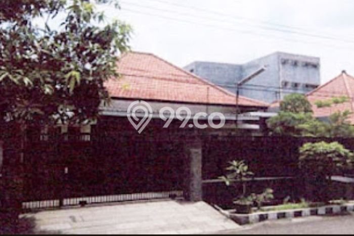 Dijual Rumah Luas Megah Dengan View Cantik di Raya Darmo, Surabaya Dijual Rumah Luas Megah Dengan View Cantik di Raya Darmo, Surabaya