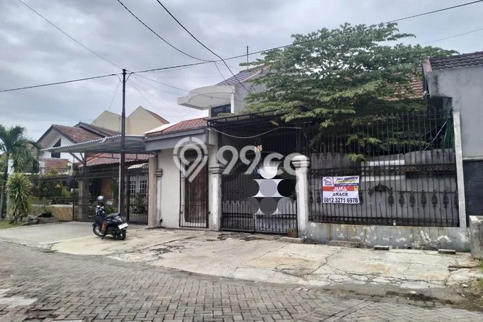 Rumah 3 KT 2 KM Fully Furnished di Lokasi Prestisius Wiyung, Surabaya Rumah 3 KT 2 KM Fully Furnished di Lokasi Prestisius Wiyung, Surabaya