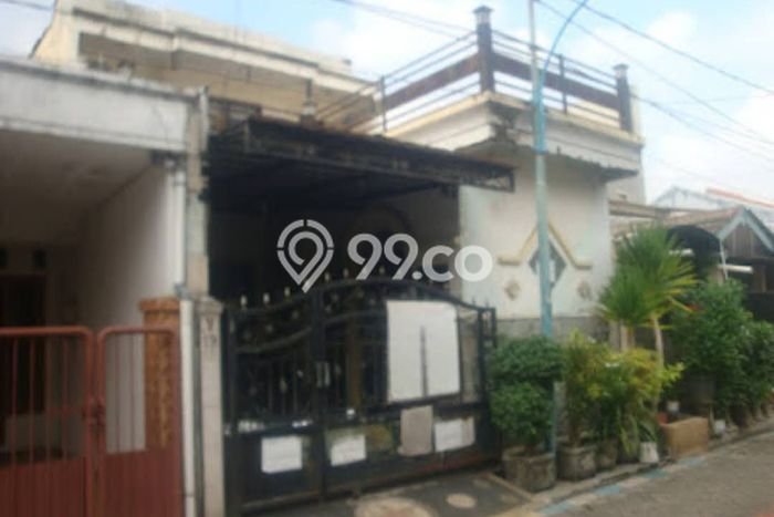 Rumah Nyaman dengan 3 Kamar Tidur dan 2 Kamar Mandi di Kawasan Kebraon, Surabaya Rumah Nyaman dengan 3 Kamar Tidur dan 2 Kamar Mandi di Kawasan Kebraon, Surabaya