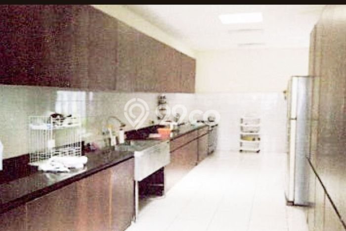 Dijual Rumah Luas Megah Dengan View Cantik di Raya Darmo, Surabaya Dijual Rumah Luas Megah Dengan View Cantik di Raya Darmo, Surabaya