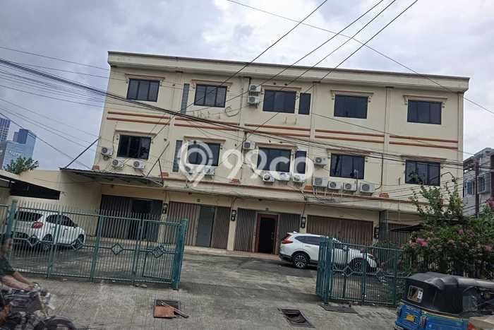Ruko Dijual di Prime Area Jakarta Barat Luas 960m2 Ruko Dijual di Prime Area Jakarta Barat Luas 960m2