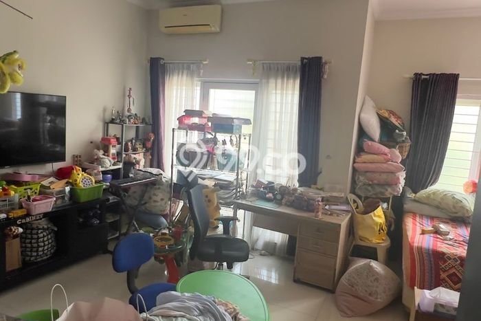 Siap Huni Rumah Mewah 4 Kamar di Grogol Petamburan Dekat ke Mana Pun Siap Huni Rumah Mewah 4 Kamar di Grogol Petamburan Dekat ke Mana Pun