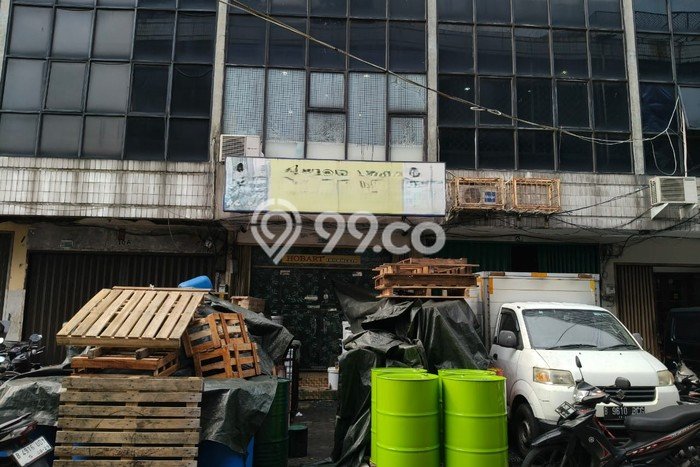 Ruko Dijual di Jakarta Barat LT 71m2 & LB 260m2 Lokasi Terbaik! Ruko Dijual di Jakarta Barat LT 71m2 & LB 260m2 Lokasi Terbaik!