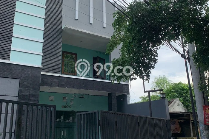 LOKASI BISNIS! Ruko For Rent Kawasan Depok, Luas 50m², Akses Strategis LOKASI BISNIS! Ruko For Rent Kawasan Depok, Luas 50m², Akses Strategis
