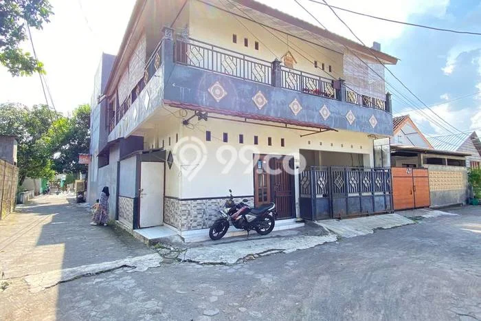 Unit Kost Dijual di Mlati dengan 9 Kamar Tidur & Luas Bangunan 190m2 Unit Kost Dijual di Mlati dengan 9 Kamar Tidur & Luas Bangunan 190m2
