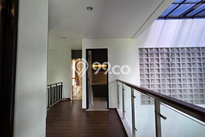 Rumah di Semarang Barat, 3 KT, View Kota, LT 230m² LB 170m² Rumah di Semarang Barat, 3 KT, View Kota, LT 230m² LB 170m²