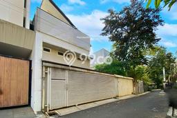 Rumah Kondisi Baik Disewakan di Senopati, Jakarta Selatan LT 260m2, LB 400m2 Rumah Kondisi Baik Disewakan di Senopati, Jakarta Selatan LT 260m2, LB 400m2