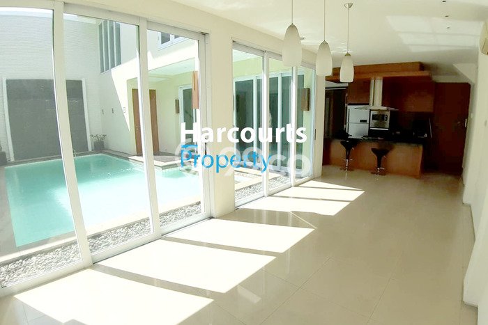 Disewakan Rumah Modern di Menteng Harga Rp 950 Juta/ Tahun Disewakan Rumah Modern di Menteng Harga Rp 950 Juta/ Tahun
