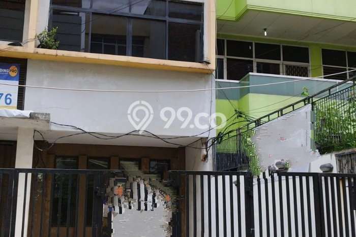 Ruko Dijual di Jakarta Barat LT 174m2 & LB 299m2 Lokasi Terbaik! Ruko Dijual di Jakarta Barat LT 174m2 & LB 299m2 Lokasi Terbaik!