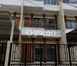 Rumah di Duri Kepa, Jakarta Barat, LT 135m² LB 405m² - JUAL CEPAT! Rumah di Duri Kepa, Jakarta Barat, LT 135m² LB 405m² - JUAL CEPAT!