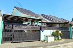 Rumah Mewah LB 200m2 Siap Pakai Desain Elegan di Sarijadi, Bandung Rumah Mewah LB 200m2 Siap Pakai Desain Elegan di Sarijadi, Bandung