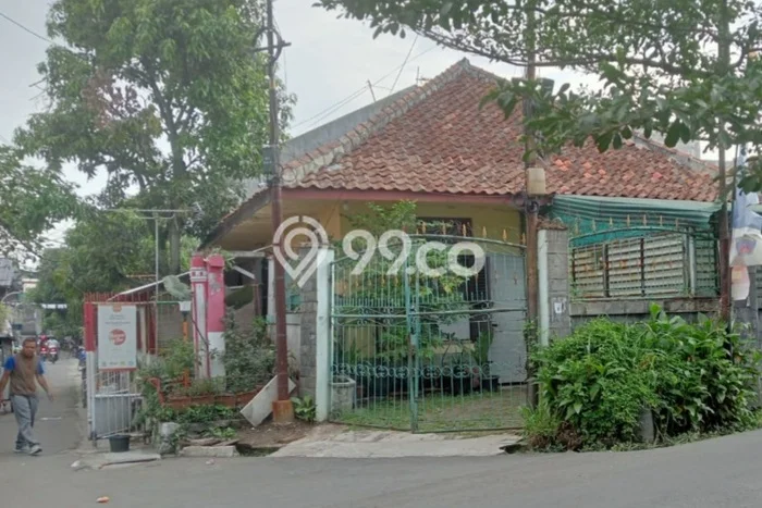 For Sale! Premium House LT 280m2 Desain Elegan di Otista For Sale! Premium House LT 280m2 Desain Elegan di Otista