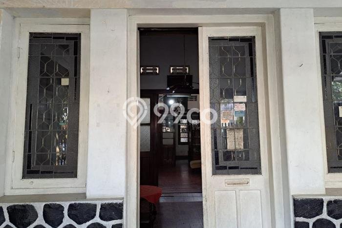 Rumah Elit LB 245m2 Siap Pakai Desain Elegan di Pajajaran, Bandung Rumah Elit LB 245m2 Siap Pakai Desain Elegan di Pajajaran, Bandung