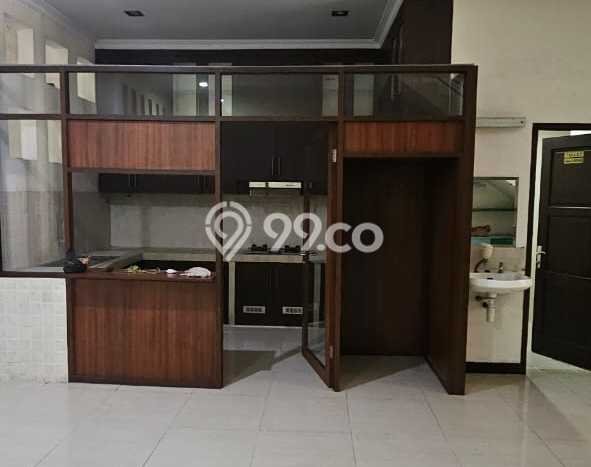 Ready to Use! Premium House LT 120m2 Desain Elegan di Jelambar Ready to Use! Premium House LT 120m2 Desain Elegan di Jelambar