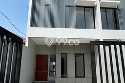 Rumah Luas Asri 4 KT Siap Pakai di Meruya Jakarta Barat Rumah Luas Asri 4 KT Siap Pakai di Meruya Jakarta Barat