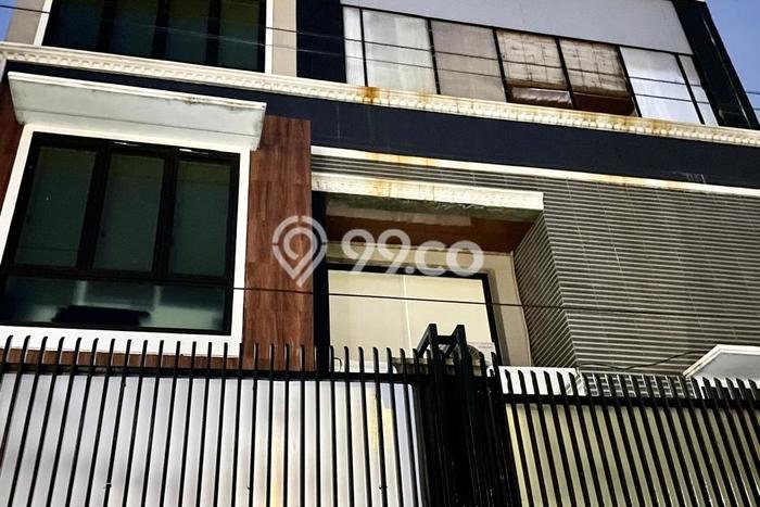 For Sale! Luxury House LT 150m2 Desain Elegan di Bojong Indah For Sale! Luxury House LT 150m2 Desain Elegan di Bojong Indah