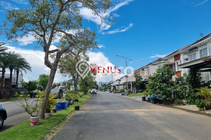 Rumah Eksklusif di Batam Kota, Batam, Luas 160m2m² LB 200m2m² Rumah Eksklusif di Batam Kota, Batam, Luas 160m2m² LB 200m2m²