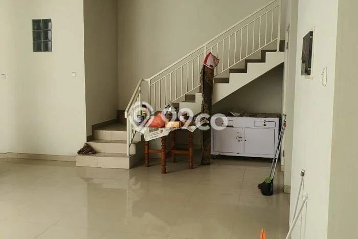 Sewa Rumah Murah di Pakuwon Indah Surabaya Punya 5 Kamar Tidur Sewa Rumah Murah di Pakuwon Indah Surabaya Punya 5 Kamar Tidur