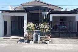 Hunian Elit LB 190m2 Siap Pakai Desain Elegan di Manyar, Surabaya Hunian Elit LB 190m2 Siap Pakai Desain Elegan di Manyar, Surabaya