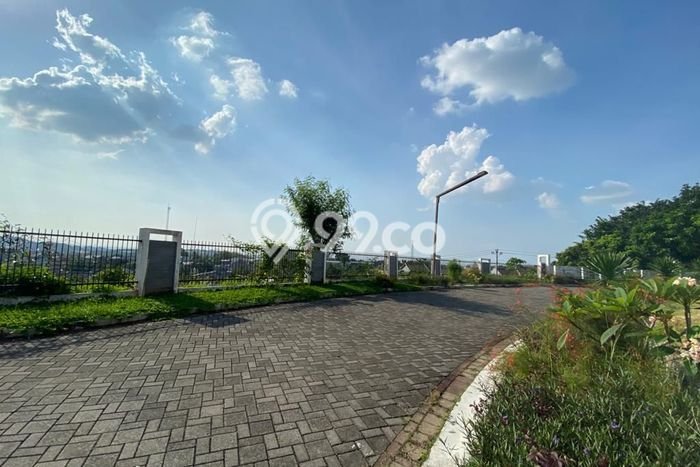 Rumah Strategis Modern Lb 75m2 di Bringin, Semarang Rumah Strategis Modern Lb 75m2 di Bringin, Semarang