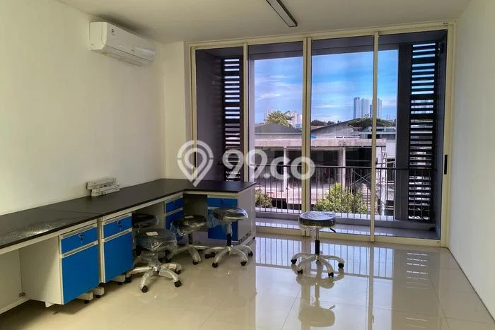 Ruko Dijual di Surabaya LT 111m2 & LB 239m2 Lokasi Terbaik! Ruko Dijual di Surabaya LT 111m2 & LB 239m2 Lokasi Terbaik!