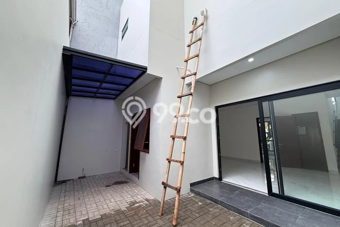 Rumah Mewah Dijual LT 234m2 di BSD, Tangerang Selatan Rumah Mewah Dijual LT 234m2 di BSD, Tangerang Selatan