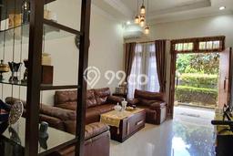 Siap Huni Rumah Mewah 5 Kamar di Kebon Jeruk Dekat ke Mana Pun Siap Huni Rumah Mewah 5 Kamar di Kebon Jeruk Dekat ke Mana Pun