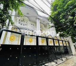 Hunian Mewah LB 250m2 Siap Pakai Desain Elegan di Rawamangun, Jakarta Timur Hunian Mewah LB 250m2 Siap Pakai Desain Elegan di Rawamangun, Jakarta Timur