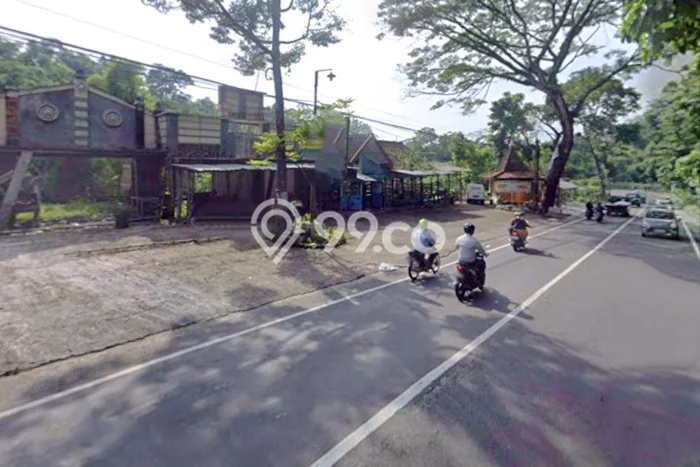Area Ramai! Ruko Dijual di Pakisaji untuk Bisnis Luas Bangunan 600m2 Area Ramai! Ruko Dijual di Pakisaji untuk Bisnis Luas Bangunan 600m2
