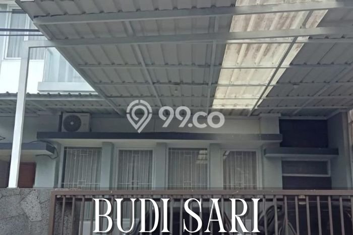 Disewakan! Rumah 3 Kamar Tidur &
3 Kamar Mandi di Hegarmanah, Bandung Disewakan! Rumah 3 Kamar Tidur &
3 Kamar Mandi di Hegarmanah, Bandung