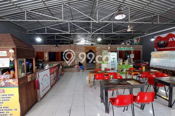 Disewakan Ruko Premium Kawasan Caturtunggal, Luas 300m², Jalan Utama Disewakan Ruko Premium Kawasan Caturtunggal, Luas 300m², Jalan Utama