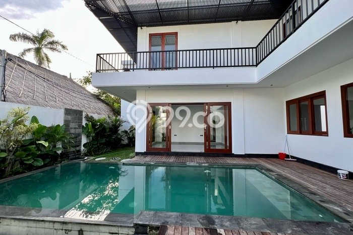Rumah area Cemagi, 3 KT, Konsep Modern, LT 230m² LB 200m² Rumah area Cemagi, 3 KT, Konsep Modern, LT 230m² LB 200m²