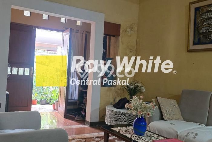 Rumah Minimalis 4 Kamar Terawat di Kompleks Perumahan Bandung Kota, Bandung Rumah Minimalis 4 Kamar Terawat di Kompleks Perumahan Bandung Kota, Bandung