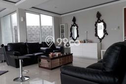 Ready to Use! Premium House LT 141m2 Desain Elegan di Meruya Ready to Use! Premium House LT 141m2 Desain Elegan di Meruya