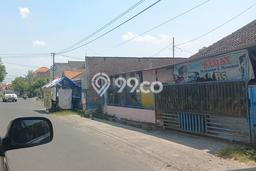 GOOD DEAL! Rumah Premium di , Luas 301m2m² Bangunan 150m2m² GOOD DEAL! Rumah Premium di , Luas 301m2m² Bangunan 150m2m²