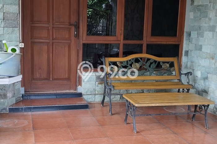 Rumah Elit Modern Tanpa Renovasi di Ngesrep Semarang Rumah Elit Modern Tanpa Renovasi di Ngesrep Semarang