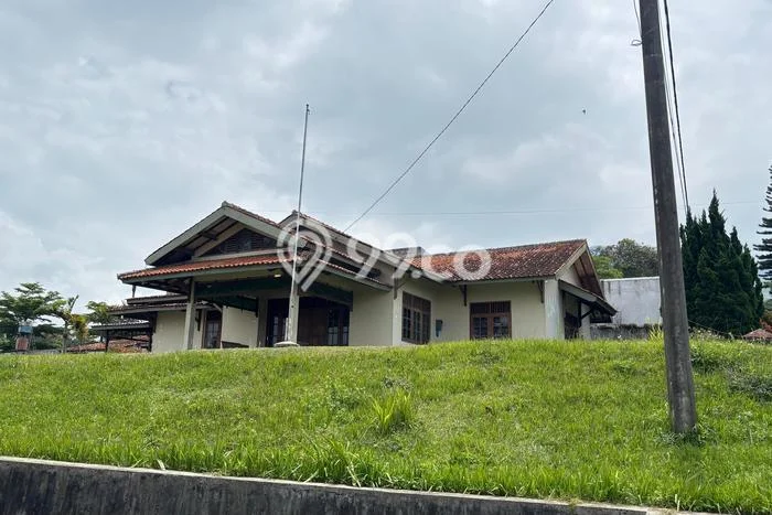 Dijual! Vila Kawasan Bandungan, Luas 2424m2m², Akses ke Fasilitas Umum Dijual! Vila Kawasan Bandungan, Luas 2424m2m², Akses ke Fasilitas Umum