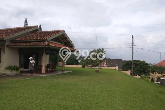 Dijual! Vila Kawasan Bandungan, Luas 2424m2m², Akses ke Fasilitas Umum Dijual! Vila Kawasan Bandungan, Luas 2424m2m², Akses ke Fasilitas Umum
