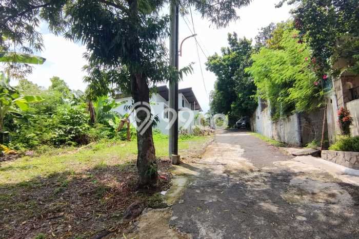 Tanah Dijual Lokasi Strategis di Semarang dengan Luas 370m2 Tanah Dijual Lokasi Strategis di Semarang dengan Luas 370m2