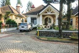 Vila Kawasan Puncak, Area 176m2m², Area Asri Vila Kawasan Puncak, Area 176m2m², Area Asri
